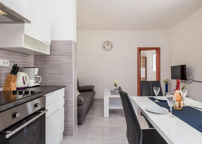 2 Bedroom Gorgeous In Kampor